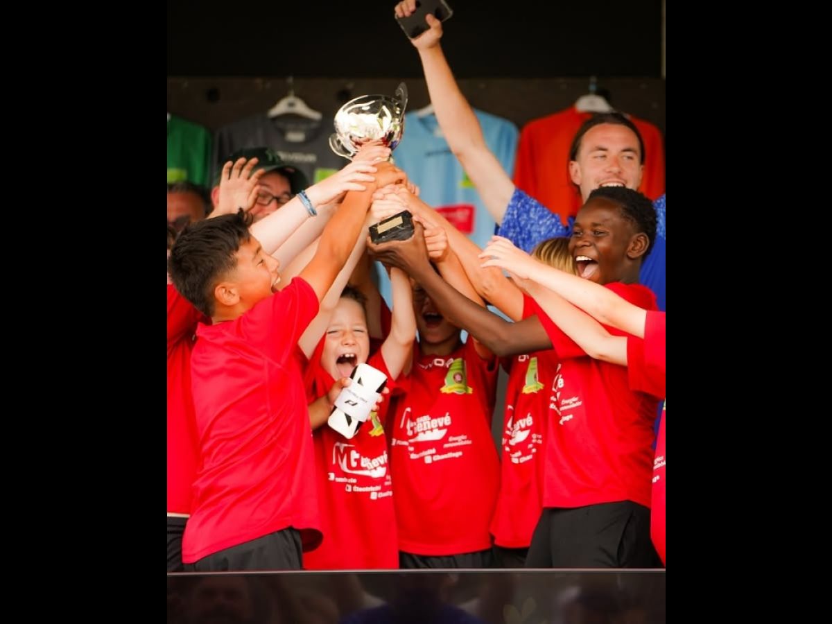 𝑫𝒂𝒏𝒔 𝒍𝒂 𝒋𝒐𝒊𝒆 𝒆𝒕 𝒍𝒂 𝒃𝒐𝒏𝒏𝒆 𝒉𝒖𝒎𝒆𝒖𝒓 😄

Retour sur la première journée de notre tournoi Ekolofoot, U11 et U13 garçons.

En U11 la VFC s’est imposée 1-0...
