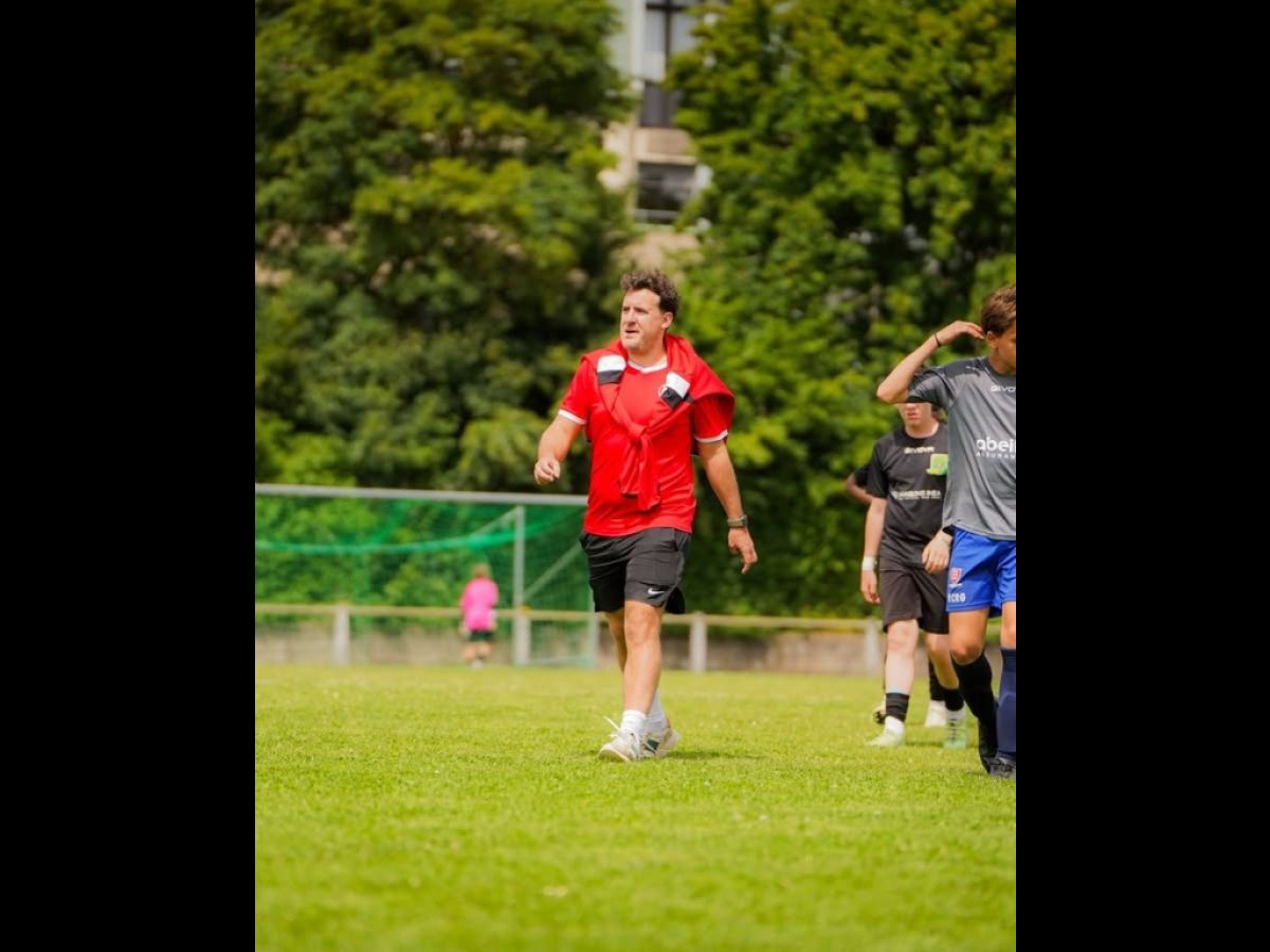 𝑫𝒊𝒑𝒍𝒐̂𝒎𝒆 𝒆𝒏 𝒑𝒐𝒄𝒉𝒆 🎓

𝐊𝐞𝐯𝐢𝐧 𝐁𝐨𝐮𝐯𝐢𝐞𝐫, éducateur au club depuis 2 saisons, a appris cette semaine l’obtention de son 𝐁𝐫𝐞𝐯𝐞𝐭 𝐝𝐞 𝐌𝐨𝐧𝐢𝐭𝐞𝐮𝐫 𝐝𝐞 𝐅𝐨𝐨𝐭𝐛𝐚𝐥𝐥...