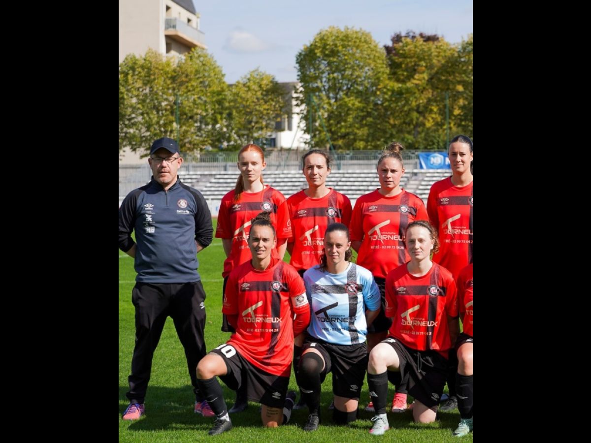 Retour sur le match de nos seniors féminines contre le @staderennaisfc. 

📸 : @morgane_blabla 

𝑈𝑛 𝑐𝑙𝑢𝑏, 𝑑𝑒𝑠 𝑣𝑎𝑙𝑒𝑢𝑟𝑠, 𝑢𝑛𝑒 𝑎𝑚𝑏𝑖𝑡𝑖𝑜𝑛.

#𝑻𝑬𝑨𝑴𝑽𝑭𝑪 ❤️‍🔥🖤