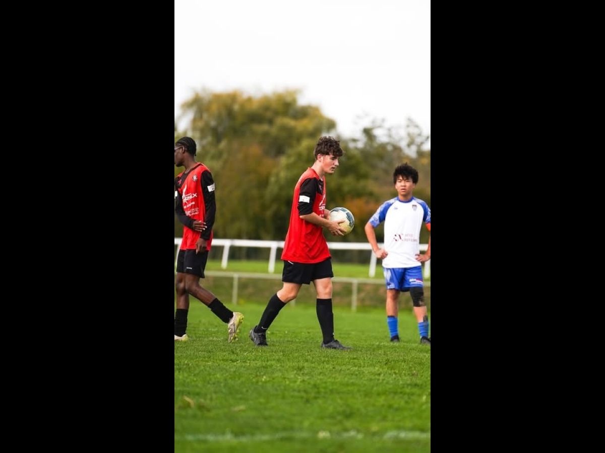 𝑪𝒂𝒍𝒎𝒂. 😮‍💨

Revivez le 𝐩𝐞𝐧𝐚𝐥𝐭𝐲 𝐯𝐚𝐢𝐧𝐪𝐮𝐞𝐮𝐫 de nos U17, inscrit par Ilan, contre Argentré samedi dernier. 🎥
⌜ 𝗦𝗰𝗼𝗿𝗲 𝗳𝗶𝗻𝗮𝗹 : 𝟯-𝟭 ⌟

𝑈𝑛 𝑐𝑙𝑢𝑏, 𝑑𝑒𝑠...